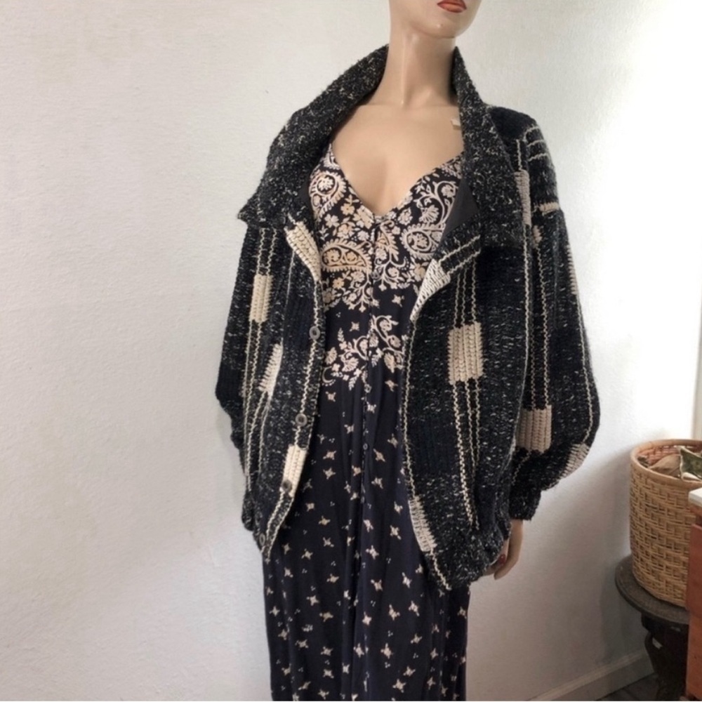 Billabong Navy and Cream Maxi Dress - Picture 4 of 16